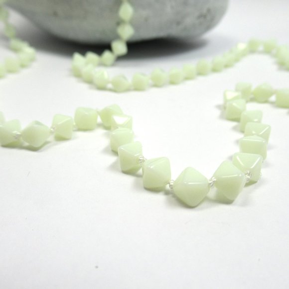 Uranium Glass bicone bead necklace - Picture 7 of 9